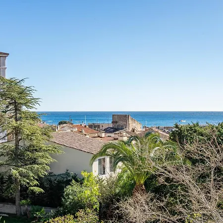 Le Petit Clos St Devote Par Dodo A Cassis